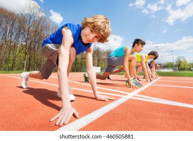 Teenage athletes preparing to start running
