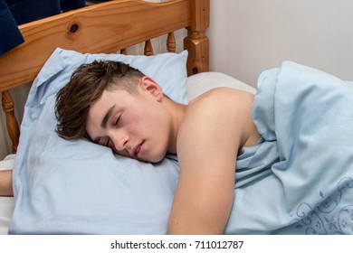 Sleeping teens nackt