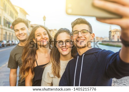 Similar – Foto Bild Junge glückliche Menschen, die bei einer Sommerparty im Freien in die Kamera schauen