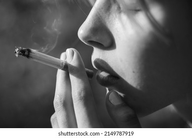 Teenage Girl Smokes Black White Photo Stock Photo 2149787919 | Shutterstock