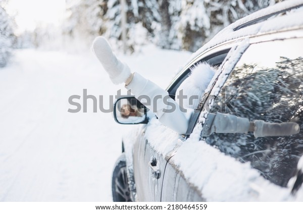 Teenager girl looking out of car window
traveling in winter snowy forest. Road trip adventure and local
travel concept. Happy child enjoying car ride. Christmas winter
holidays and New year
vacation
