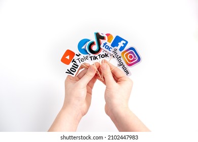 Teens Kids Social Media Addiction, Detox, Fomo. Paper Logos Of Social Networks And Online Messengers Facebook, Instagram, YouTube, Telegram In Teens Kids Hand. Kropivnitskiy, Ukraine, May 04, 2021