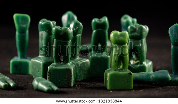 Teeth  carven\
from wax green blocks.\
Dentistry