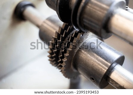 Teeth, embedded in the shaft spline. Replacement of machine tool parts