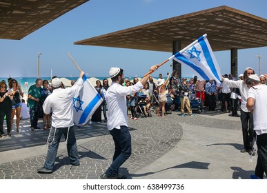 TEL AVIV , ISRAEL- APRIL 02, 2017 - Religious Ultra-orthodox Jews  Dance On Israeli Independence Day At Tel Aviv Beach Promenade, Israel.