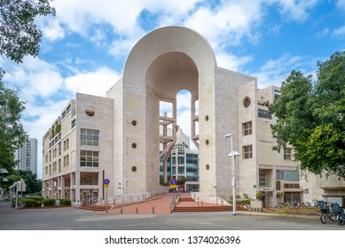 Tel Aviv, Israel - March 7, 2019: Tel Aviv Performing Arts Center, Or Or The Golda Center For Performing Arts, Designed By Israeli Architect Yaakov Rechter.