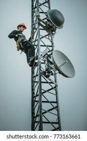 Telecom Worker Cliping Carabiner Harness for Safety on Antenna Tower
