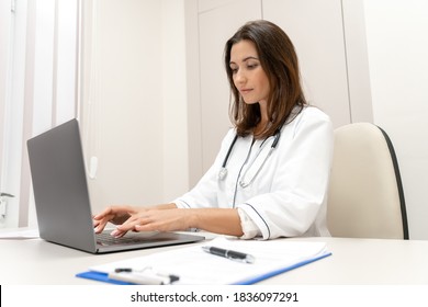 Telemedicine, Medical online, e health concept. Doctor video chat , explaining with patient via laptop computer, mobile health application. Doctor teleconferencing with medical team in hospital.