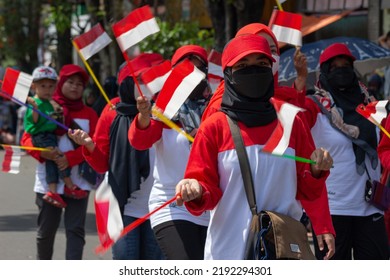 Temanggung, Indonesia - August 17, 2022 : A Person In A Red And White Costume Holding A Small Flag In His Hand During The Annual Fastival Of Indonesian Independence. Good For Photo Documentation, Blog