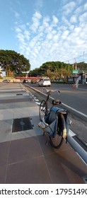 Temanggung Indonesia, Augustus 13, 2020: Old Morning Newspaper Delivery Bike.