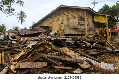 Temerloh, MALAYSIA_13 January 2022. Flooded Muds Affected House Cause Of Natural Disaster During Monsoon Season In Several State In Malaysia.