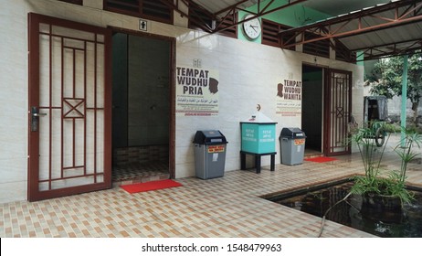 Tempat Wudhu Pria Dan Wanita Or Place Of Ablution For Men And Women At A Mosque. Medan, Indonesia - October 30,2019 