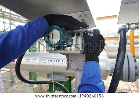 Temperature transmitter during install the power cable for measuring in steam system in gas pipeline.