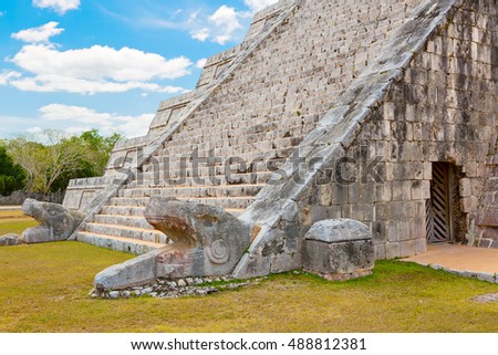Temple of Kukulkan, pyramid in Chichen Itza, Yucatan, Mexico