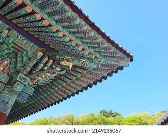 A temple in the mountains, a pattern under a tiled roof