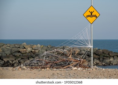 Temporary Net Bin For Wooden Garbage Mounted To 