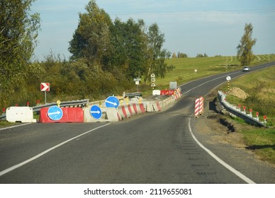 Temporary Traffic Regulation From Carrying Out Road Works Or Activity On The Public Highway. Roadway Work Zone Safety. Construction And Development Projects On Roads And Highways