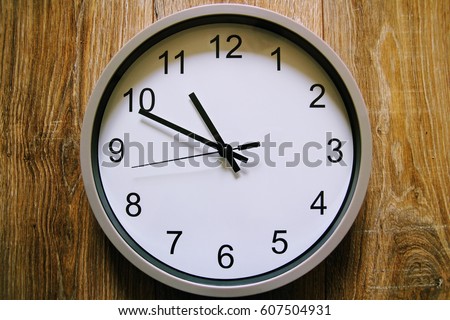 Ten to eleven - round clock