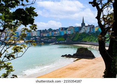 Tenby Pembrokeshire   North Beach  On A Sunny Day