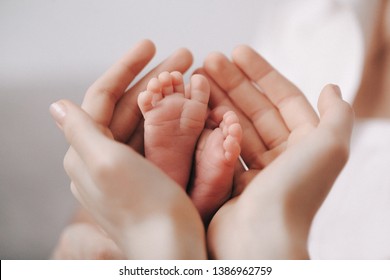 Pies Bebes Imagenes Fotos De Stock Y Vectores Shutterstock