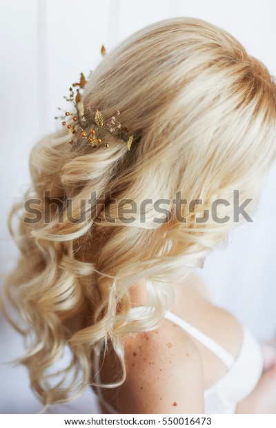 Tender Wedding Hairstyle Accessories Long Blond Stockfoto