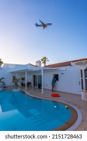 Tenerife, Canary Islands, Spain: April 2022: Swimming Pool In Luxury Villa And A Plane Passing Overhead Near Los Cristianos In The South Of Tenerife, Canary Islands