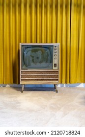 Tennessee, USA - January 13, 2022: Retro, Mid Century Style Motorola TV Television Set, From The 1960s Or 1970s, With Mustard Yellow Curtains In Background