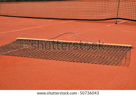 Similar – Leerer Tennisplatz mit Ballwagen und leuchtend rotem Belag