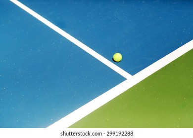 Tennis court ball in / out , ace / winner during serve, point