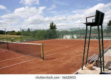 Tennis Court - Umpire Chair And Net