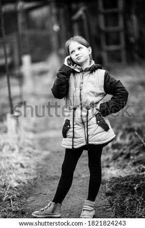 Foto Bild mädchen auf wiese Glück