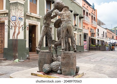 Tequila Jalisco, Mexico - September 14, 2021: Sculpture Of Carlos Terres, Three Jimadores In The Main Square Of The Magical Town Of Tequila.