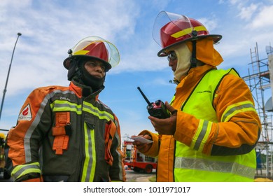 TERENGGANU, 10 JANUARY 2018 - Two On Scene Commander Was Waiting For Communication From Emergency Command Center.