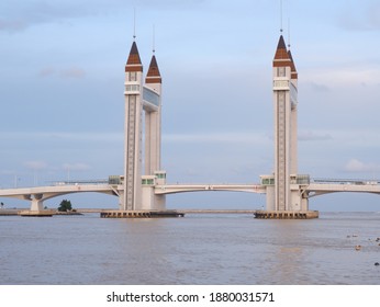 Terengganu Drawbridge. A New Attraction In Malaysia. It Is Cross The Mouth Of Terengganu River. 