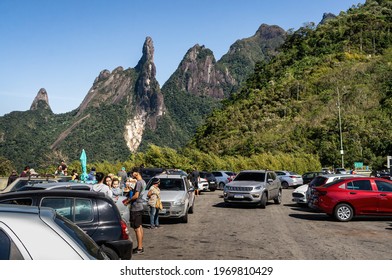 TERESOPOLIS, RIO DE JANEIRO - BRAZIL: AUG 15, 2020: Parking Area Of Soberbo Viewing Spot At Rio-Teresopolis Highway (BR-116) With Our Lady Finger, God's Finger And Cabeca De Peixe Peaks At The Back.