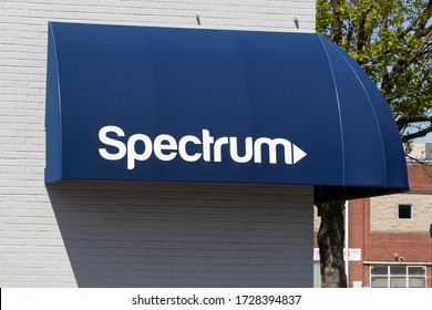 Terre Haute - Circa May 2020: Spectrum Cable Sales Office. Spectrum Is A Trade Name Of Charter Communications.