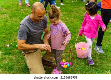 Terre Hill, PA, USA - April 16, 2022: Parents Help Look For Prizes Following An Easter Egg Hunt At A Local Spring Community Event In A Rural Lancaster County, Pennsylvania Park.