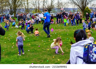 Terre Hill, PA, USA - April 16, 2022: Children Scramble For Easter Eggs During A Hunt That Are Scattered At A Local Spring Community Event In A Rural Lancaster County, Pennsylvania Park.