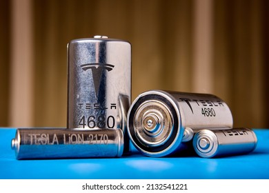 48 Tesla 2170 battery cell Images, Stock Photos & Vectors | Shutterstock