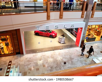 Tesla Store in a Mall - Store on Lower Level [Park Meadows Mall] (Lone Tree, Colorado, USA) - 08\29\2020