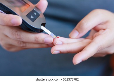 Test Blood Glucose For Diabetes In Pregnant Woman With Glucometer