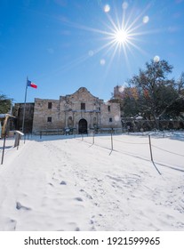 Texas Snow Winter Freezing Weather At The Alamo In San Antonio. Inclement Weather Snow Storm Blizzard In The South United States. Effects Of Climate Change.