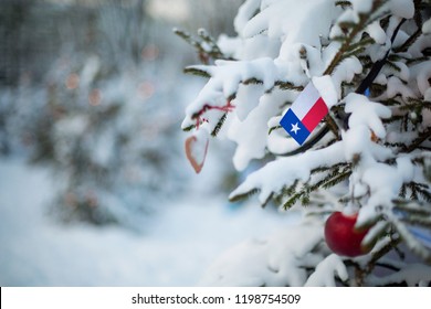 Texas State Flag. Christmas Background Outdoor. Christmas Tree Covered With Snow And Decorations And Texas Flag. New Year / Christmas Holiday Greeting Card.