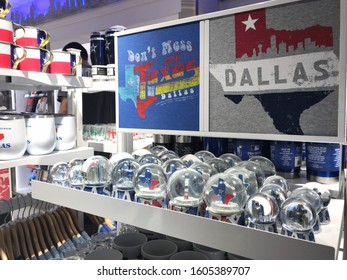 Texas, USA - December 27, 2019 : Souvenir Shop In Dallas Fort Worth International Airport (DFW)