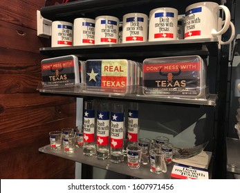 Texas, USA - December 27, 2019 : Souvenir Shop In Dallas Fort Worth International Airport (DFW)