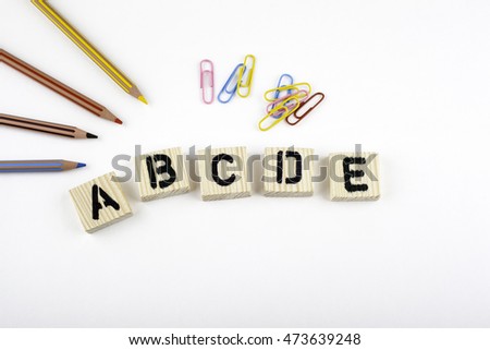 Text: abcde from wooden letterson on white office desk