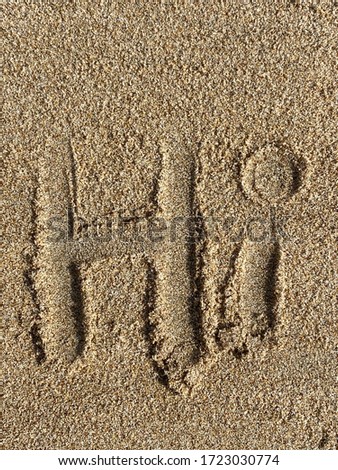 the text HI written in the sand