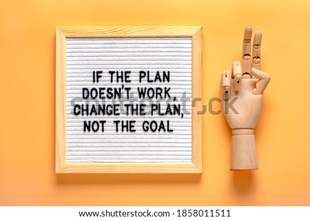 Text - If the plan doesn't work change the plan but not the goal Motivational quotes on message felt board on yellow background Self motivation, achievement, success concept Top view Flat lay
