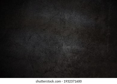 Textur der Wand aus altem grauem Beton auf dunklem Hintergrund
