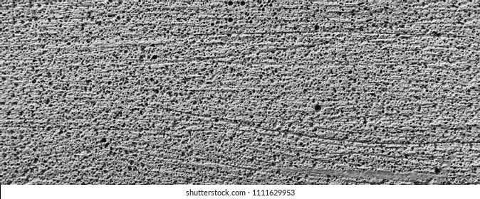 Texture And Porosity Of Concrete Surfaces.